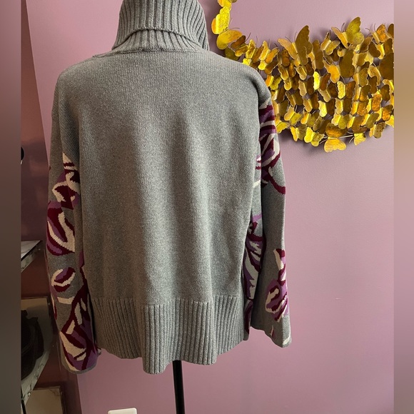 Gray and Purple Flower-Sleeve Cabi Sweater - Picture 3 of 7